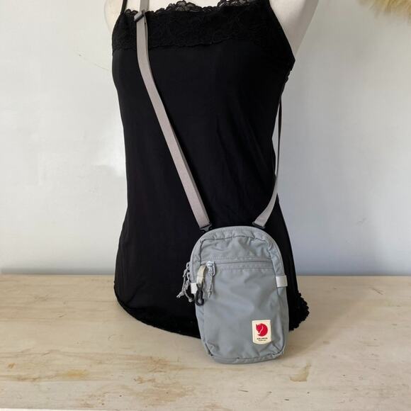 Fjallraven Unisex High Coast Pocket Crossbody Bag Gray Hiking Waterproof Durable - Picture 2 of 15